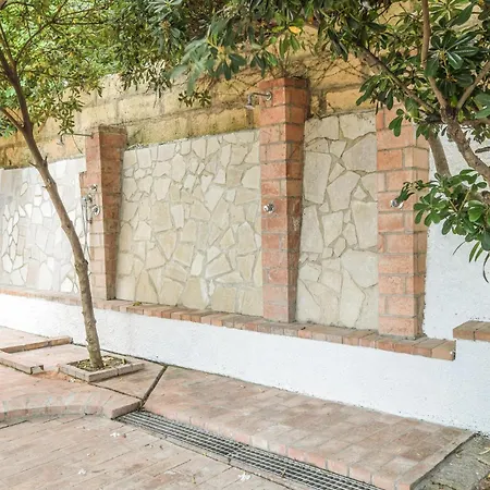 Beautiful Apartment In Capo Rizzuto
