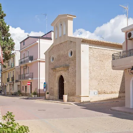 Beautiful Apartment In Capo Rizzuto דירה *